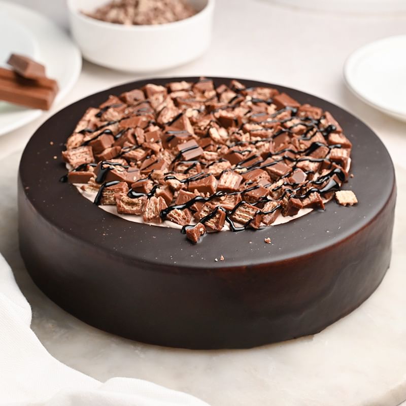 Amusing Kitkat Cake